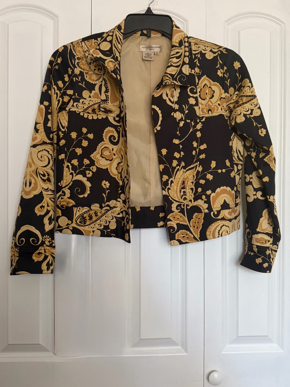 VTG Patrick Christopher Baroque-inspired paisley print.